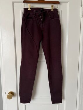 NWOT - J. Brand Women's Super Skinny Mid Rise Jeans in Size 28